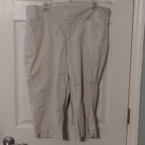 Dockers Mid Size Curvy Khaki Capris 14